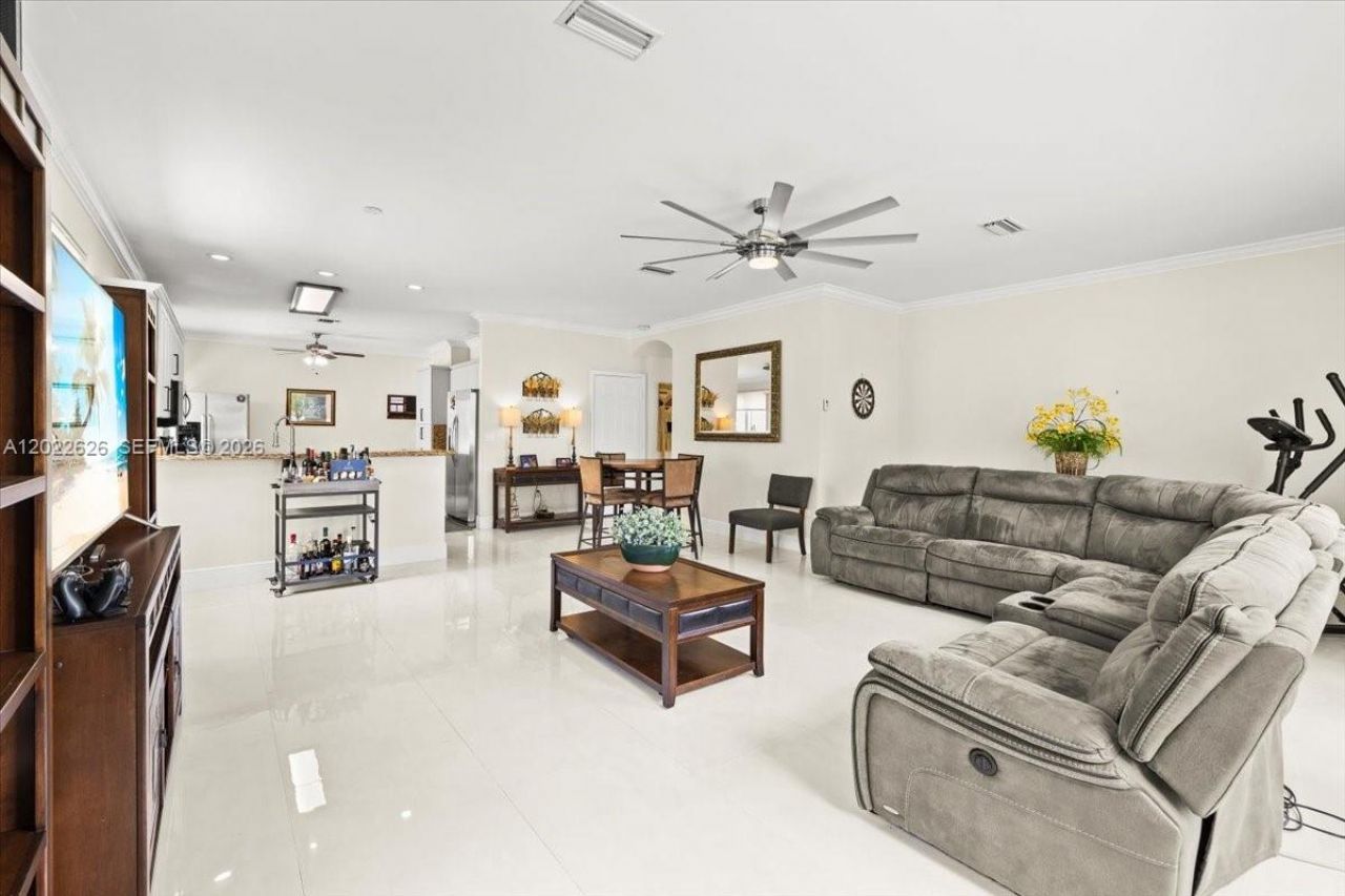 668 NW 155th Ter, Pembroke Pines, FL 33028 Photo