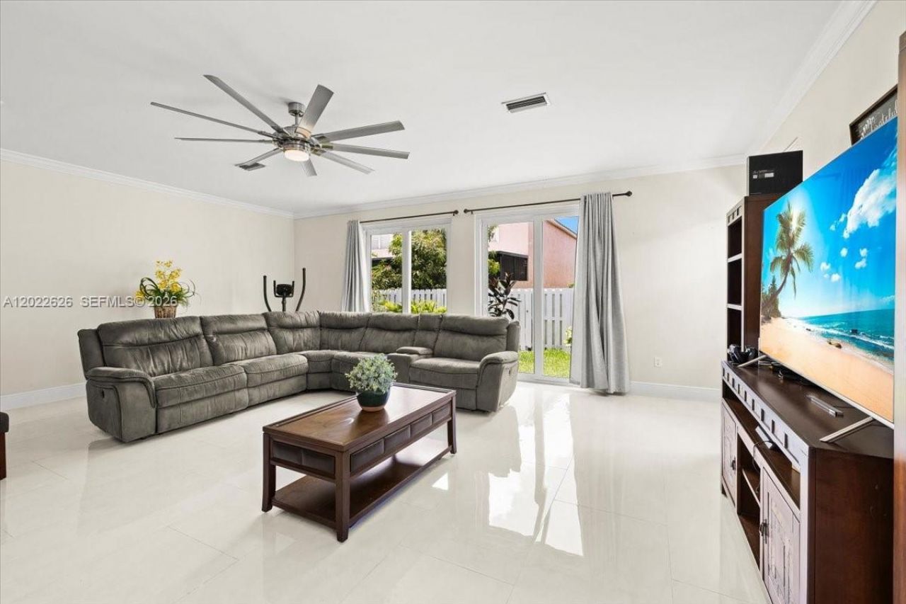 668 NW 155th Ter, Pembroke Pines, FL 33028 Photo