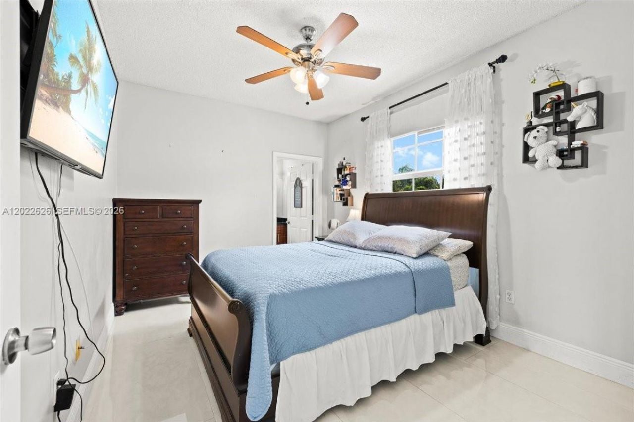 668 NW 155th Ter, Pembroke Pines, FL 33028 Photo