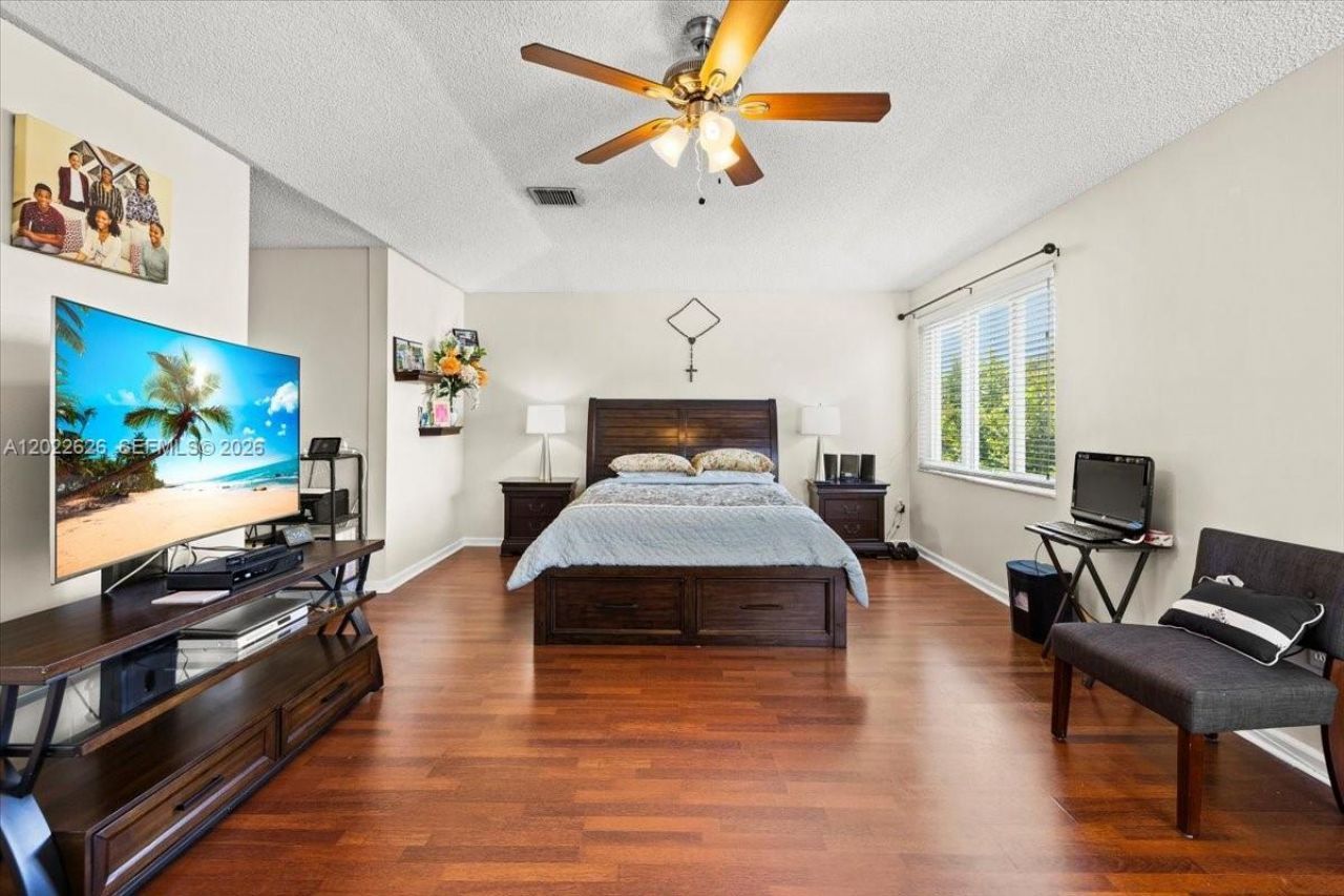 668 NW 155th Ter, Pembroke Pines, FL 33028 Photo