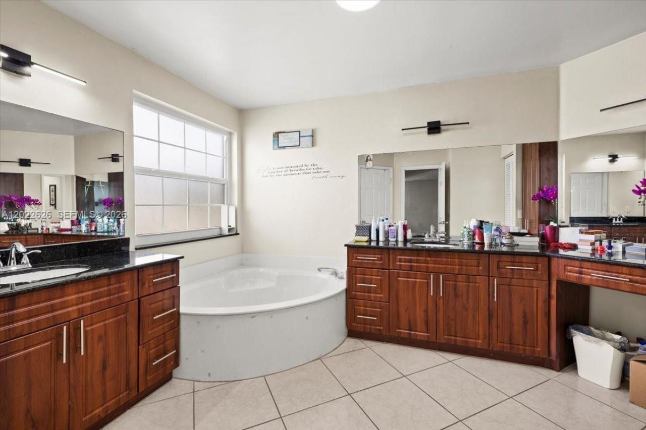 668 NW 155th Ter, Pembroke Pines, FL 33028 Photo