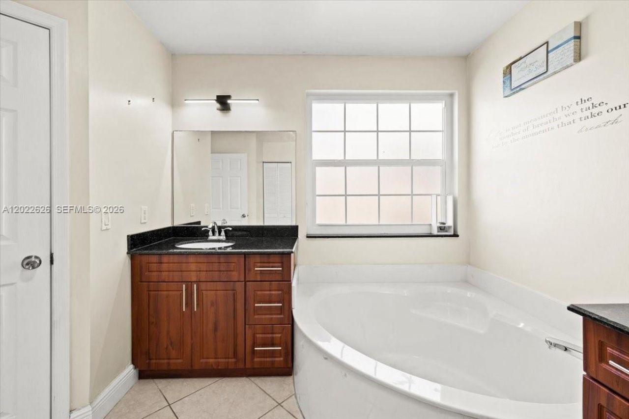 668 NW 155th Ter, Pembroke Pines, FL 33028 Photo