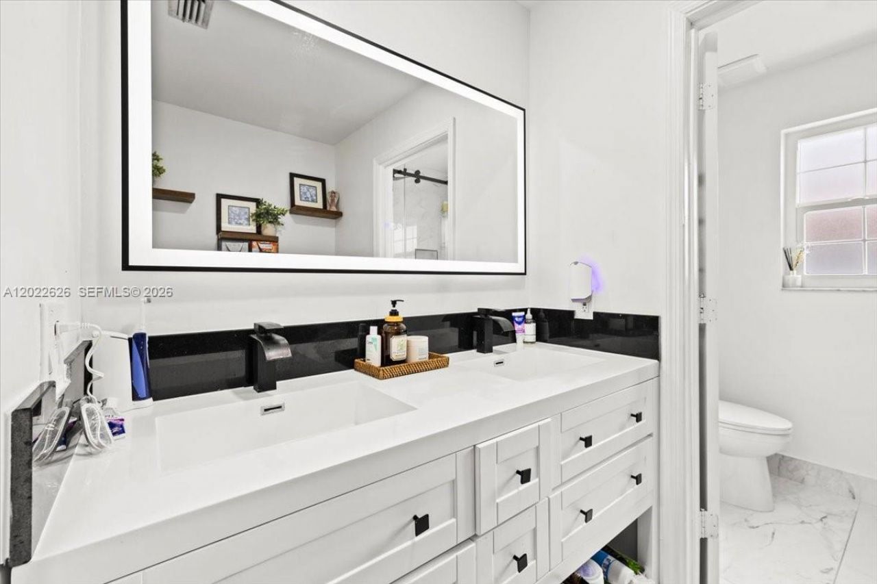 668 NW 155th Ter, Pembroke Pines, FL 33028 Photo