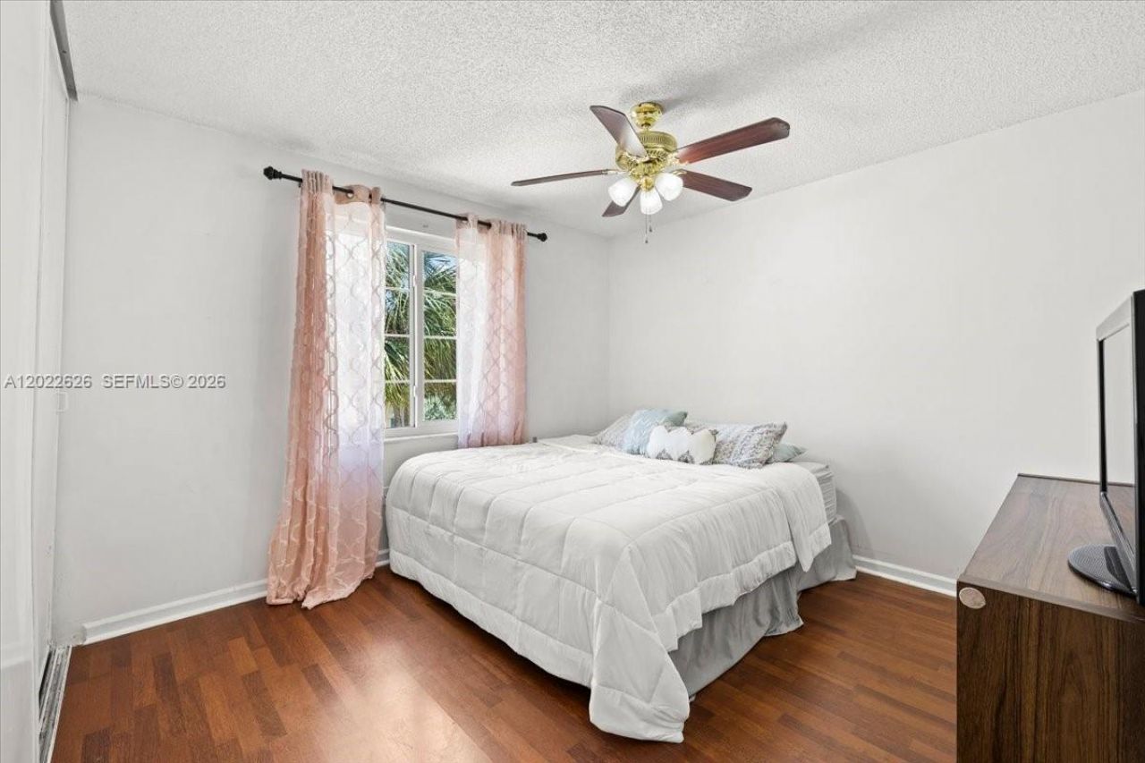 668 NW 155th Ter, Pembroke Pines, FL 33028 Photo