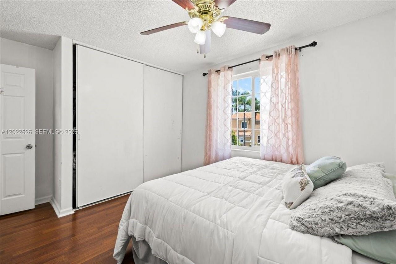 668 NW 155th Ter, Pembroke Pines, FL 33028 Photo