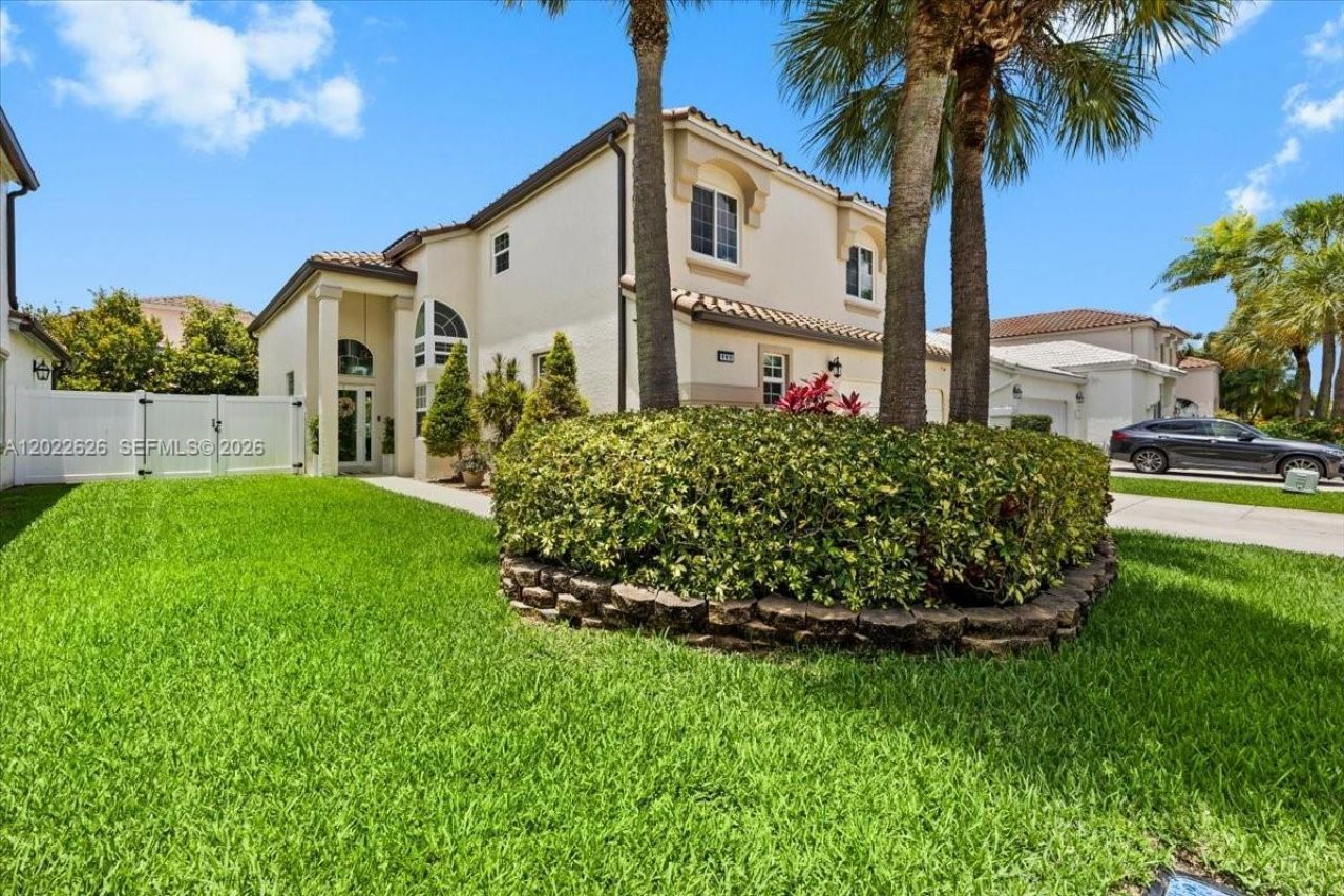 668 NW 155th Ter, Pembroke Pines, FL 33028 Photo
