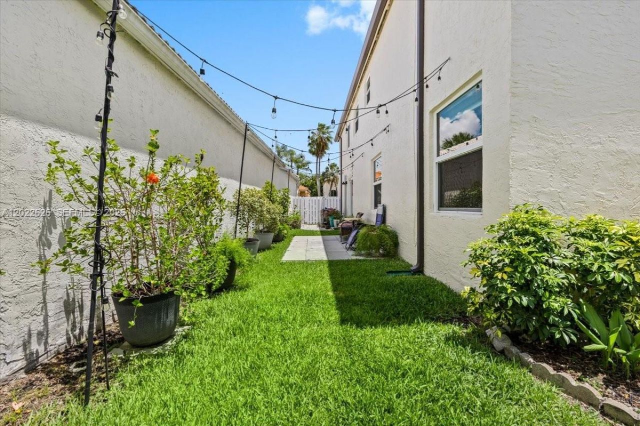 668 NW 155th Ter, Pembroke Pines, FL 33028 Photo
