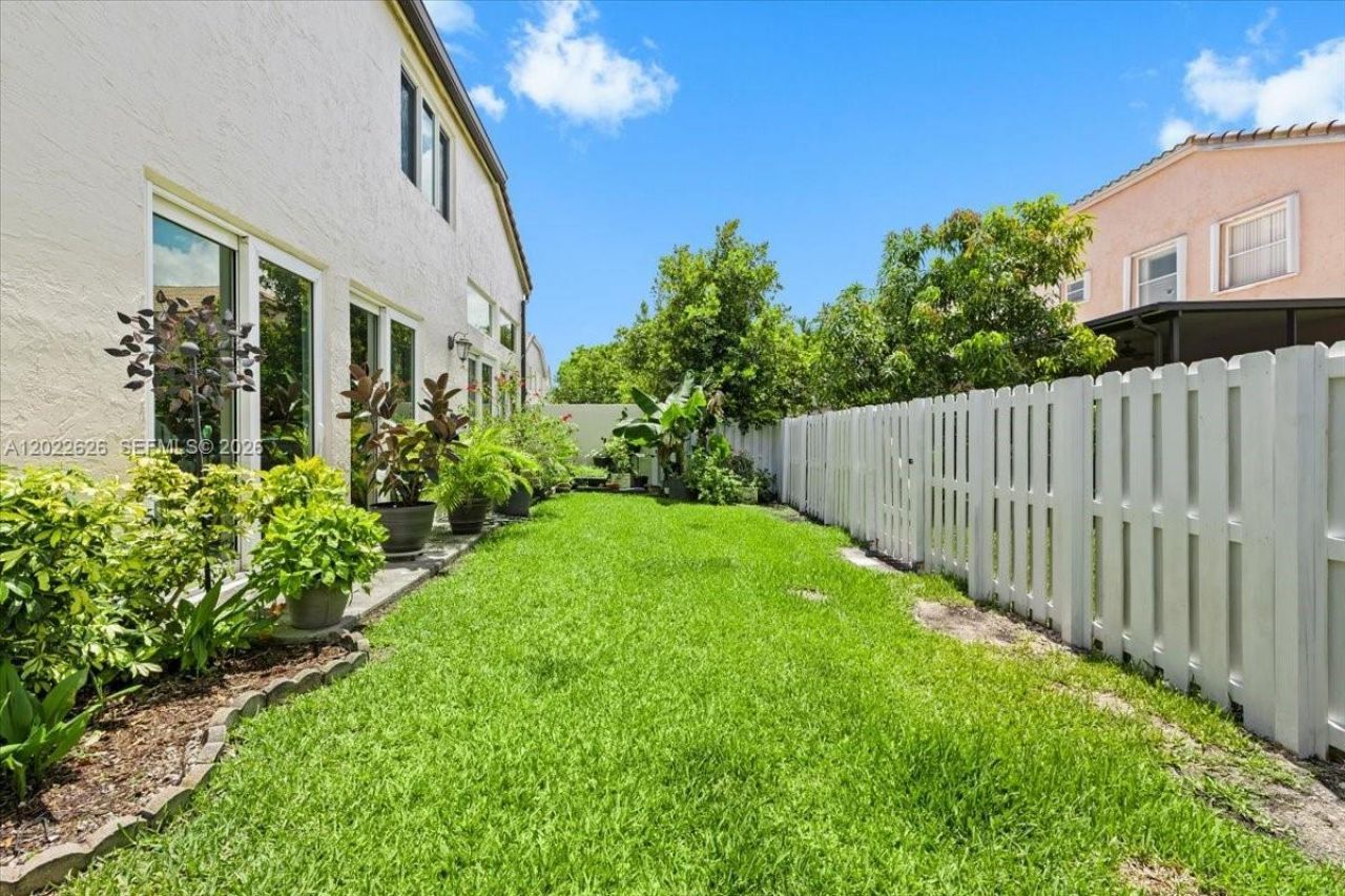 668 NW 155th Ter, Pembroke Pines, FL 33028 Photo