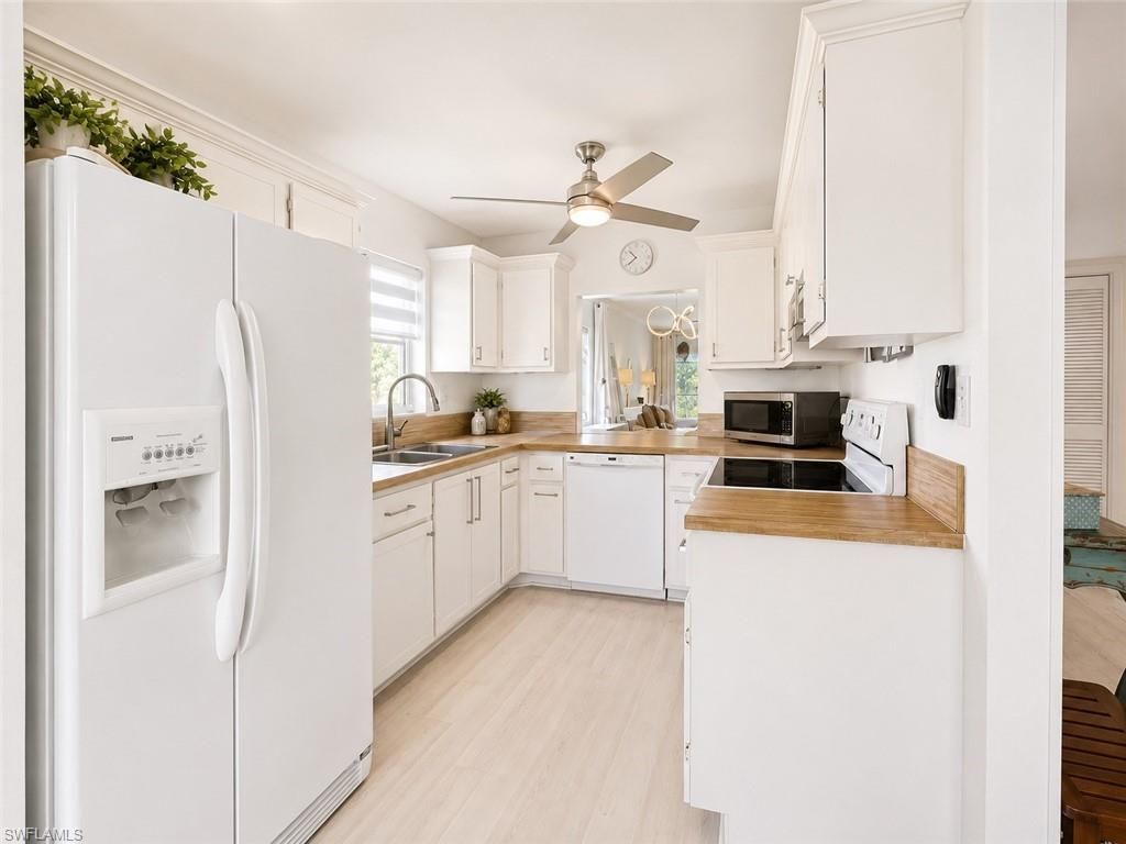 1056 Forest Lakes Dr, Unit A201, Naples, FL 34105 Photo