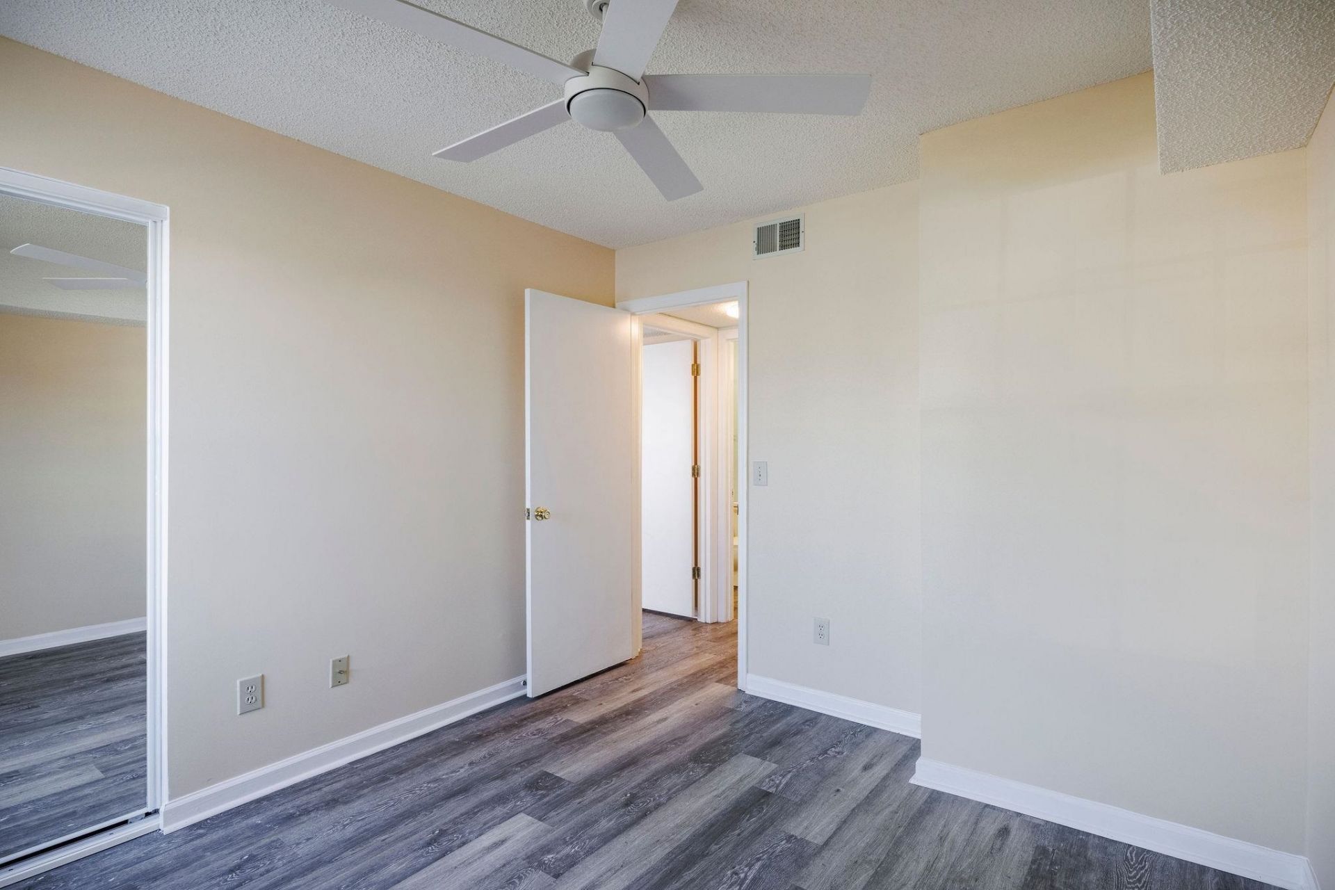 2225 Andover Dr. Photo 17