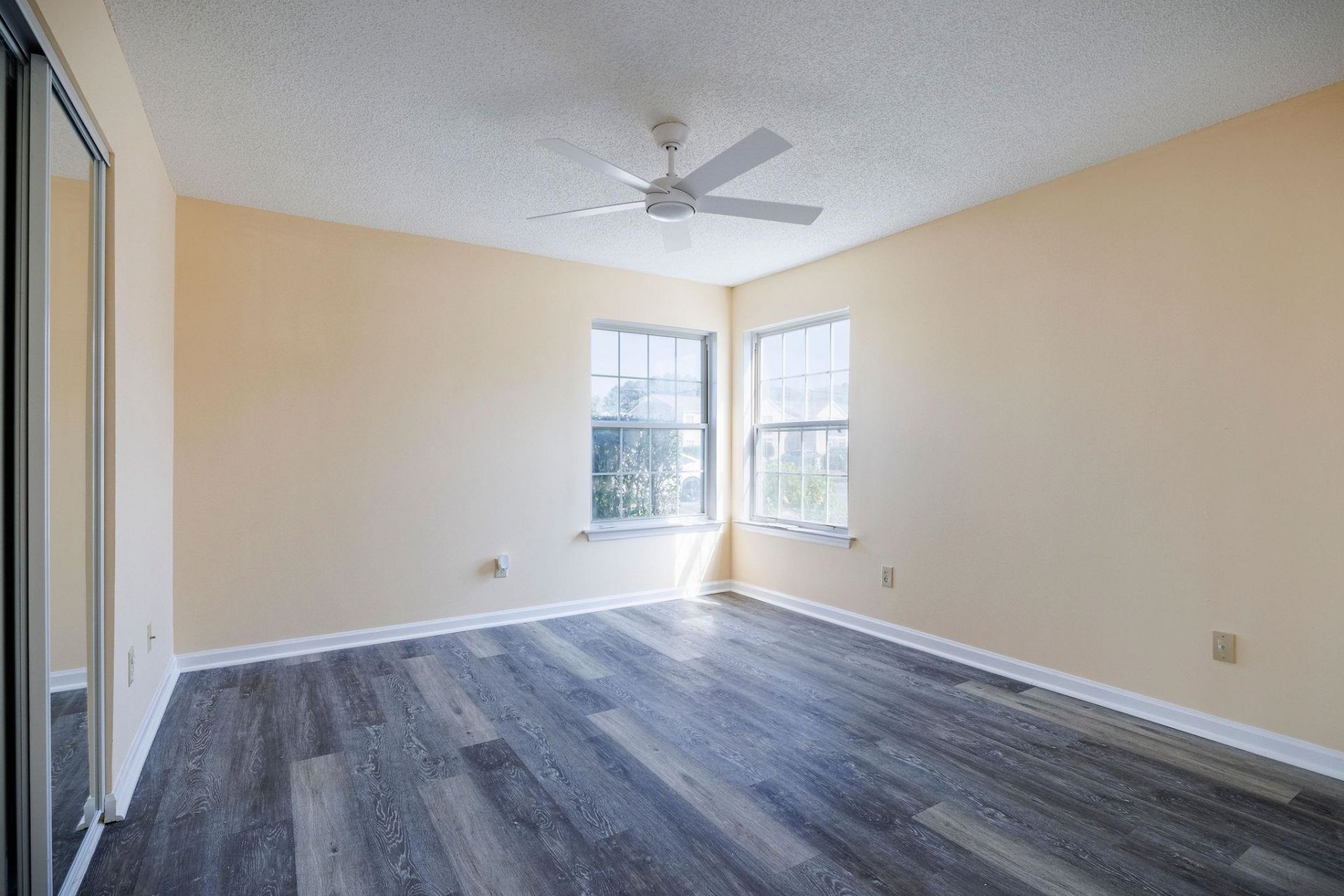 2225 Andover Dr. Photo 7