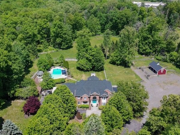 16 Apple Lane, Tewksbury, NJ 07830