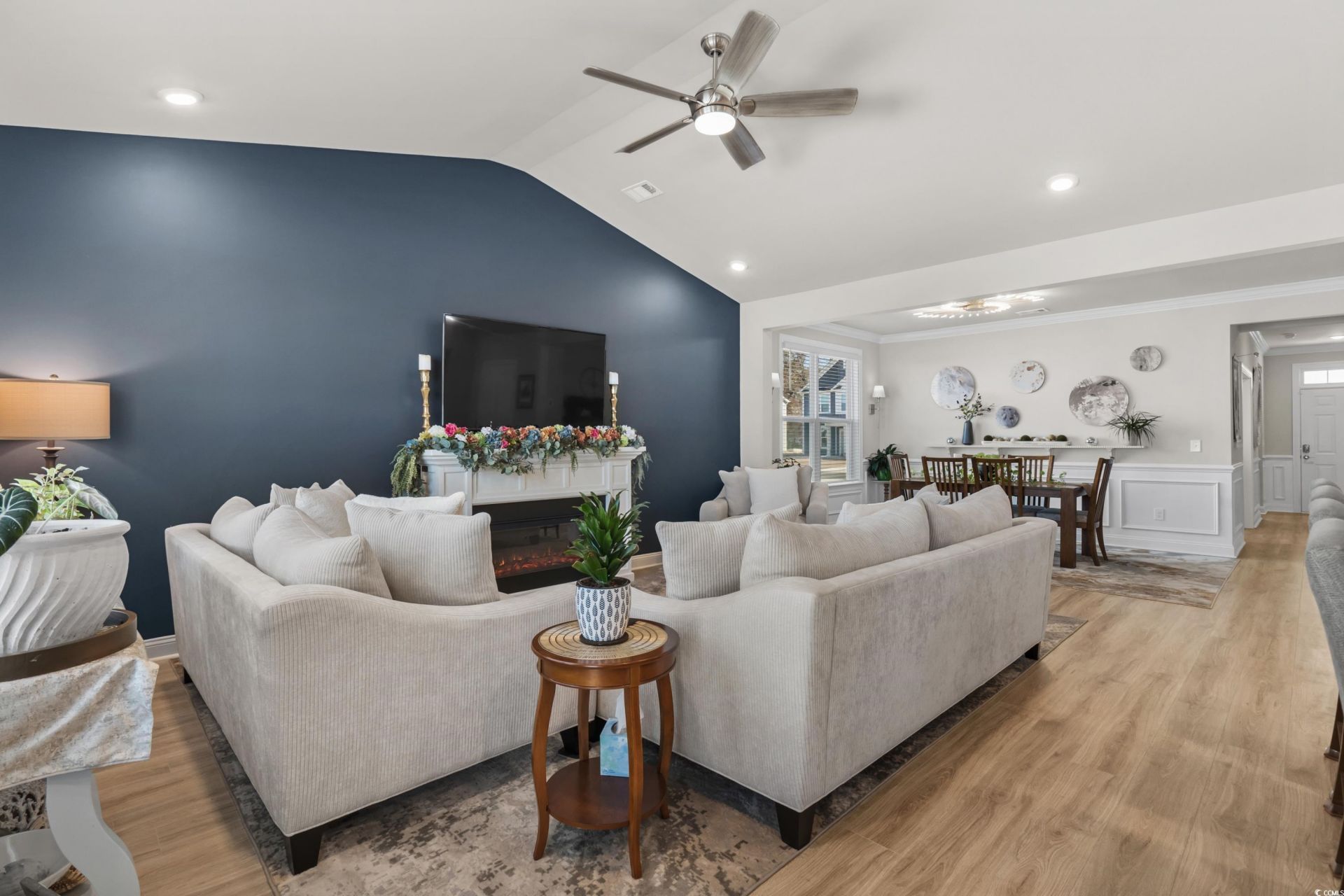 403 Mikita Dr.  Photo 11
