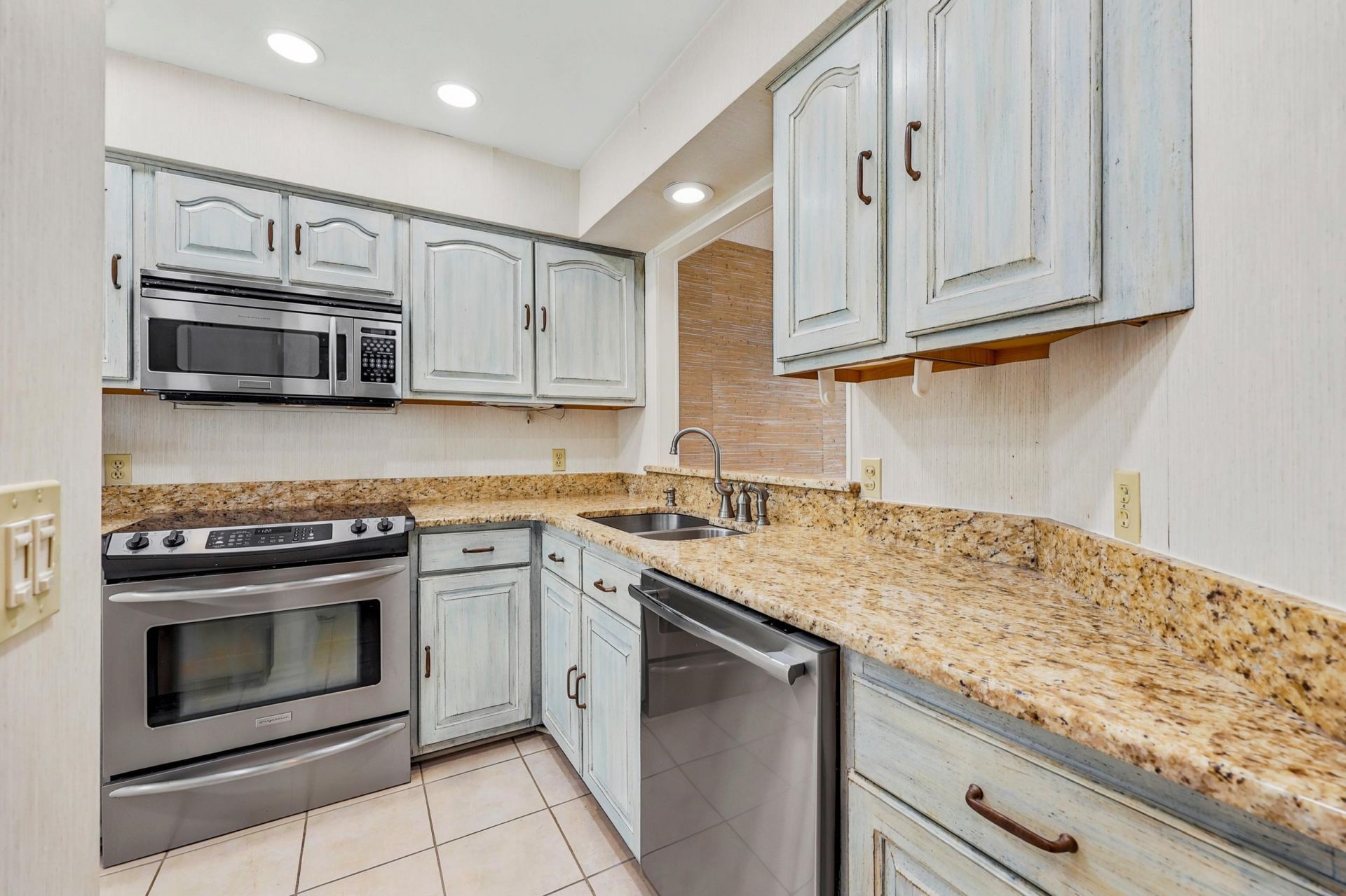 4396 Baldwin Ave.  Photo 4