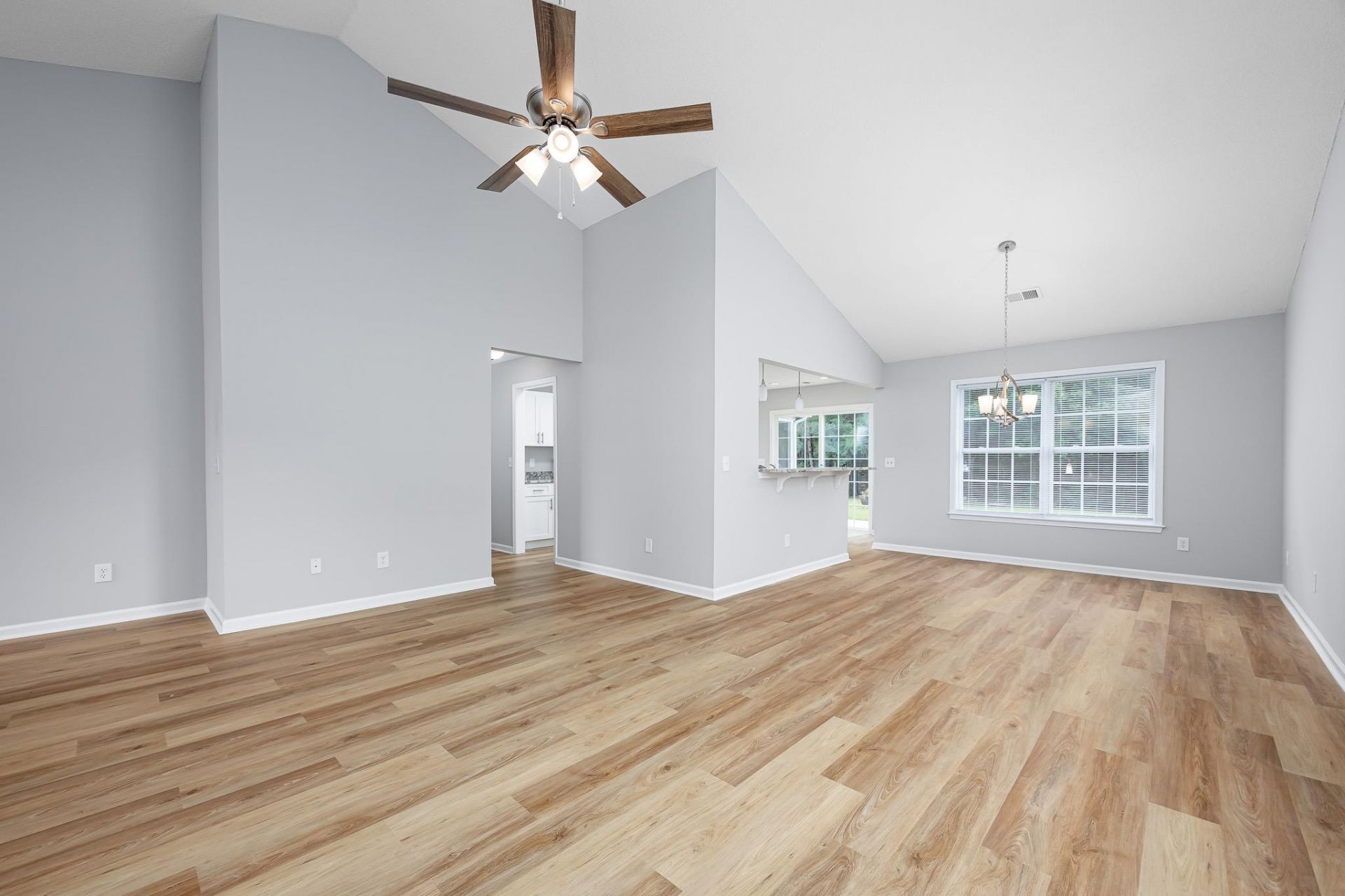 233 Bonnie Bridge Circle  Photo 5