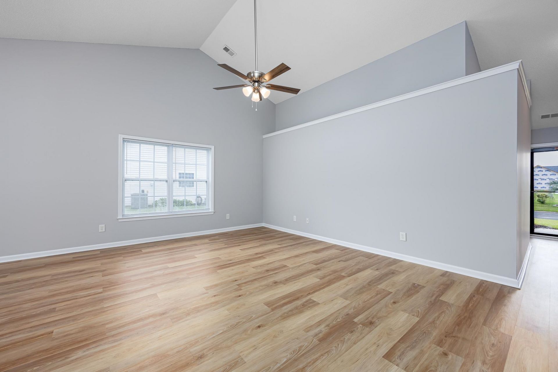 233 Bonnie Bridge Circle  Photo 6