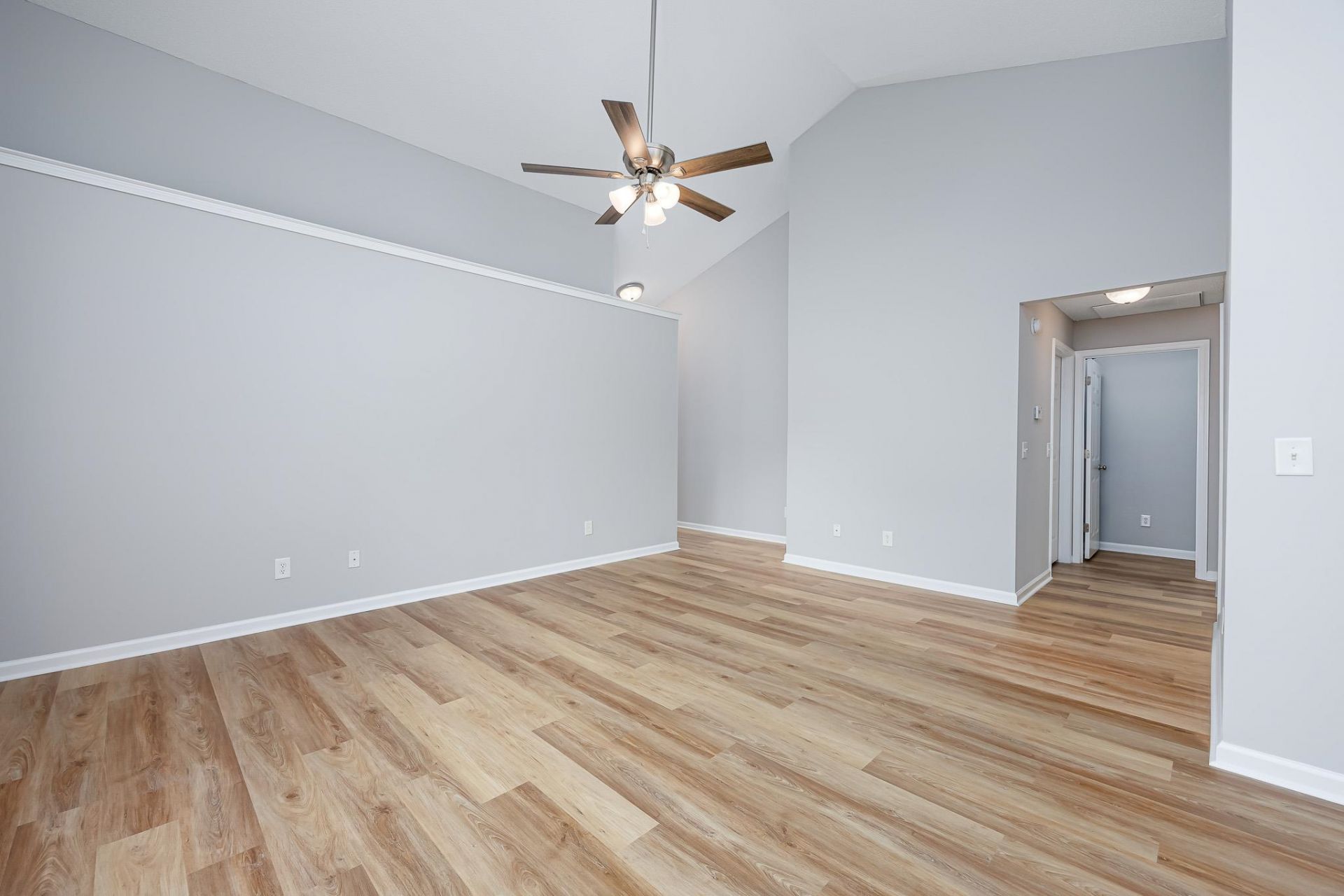 233 Bonnie Bridge Circle  Photo 7