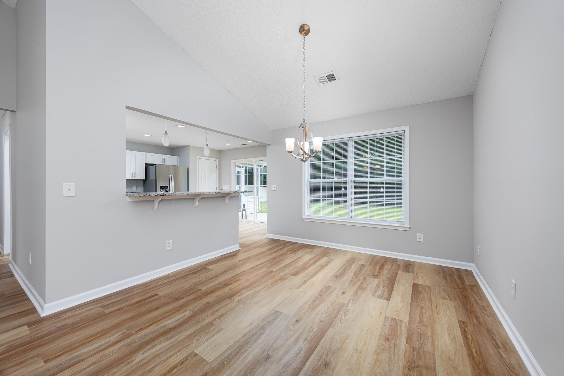 233 Bonnie Bridge Circle  Photo 8