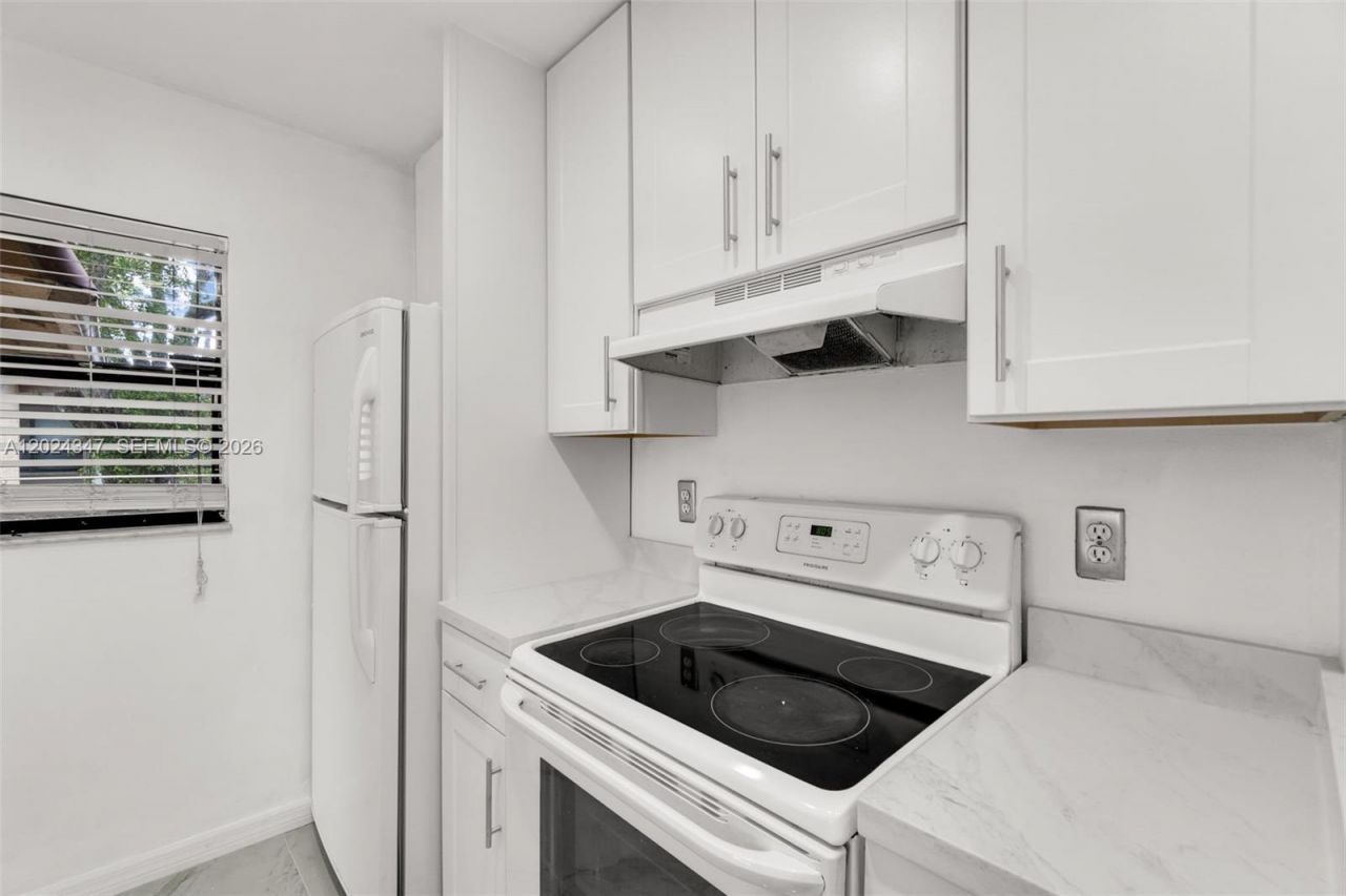 9728 Hammocks Blvd , Unit 202-27, Miami, FL 33196 Photo