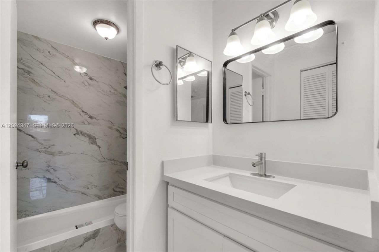 9728 Hammocks Blvd , Unit 202-27, Miami, FL 33196 Photo