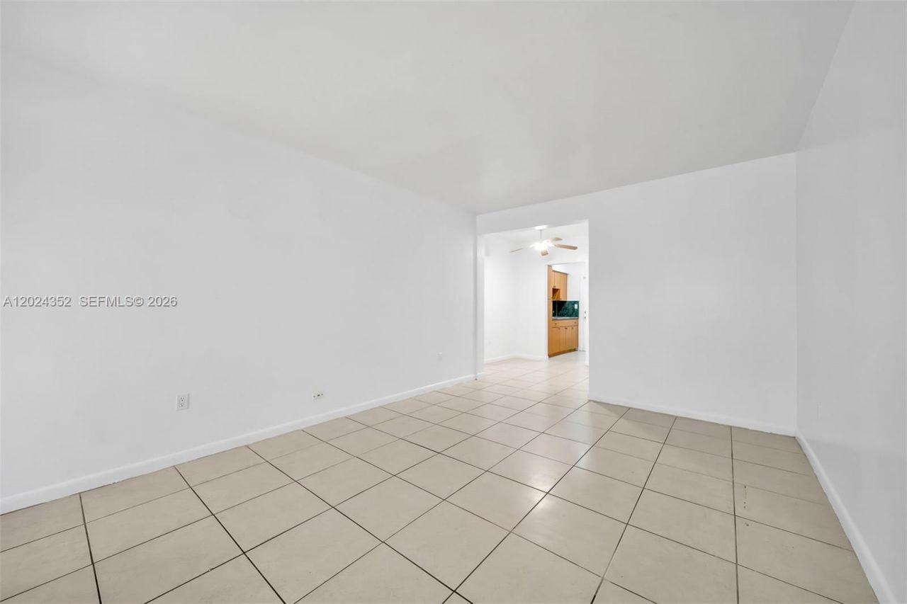 934 Meridian, Unit 7, Miami Beach, FL 33139 Photo