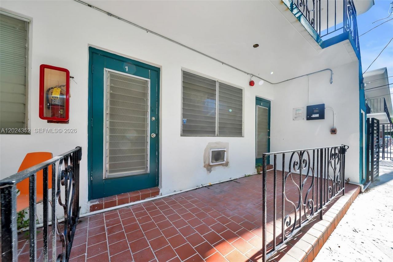 934 Meridian, Unit 7, Miami Beach, FL 33139 Photo