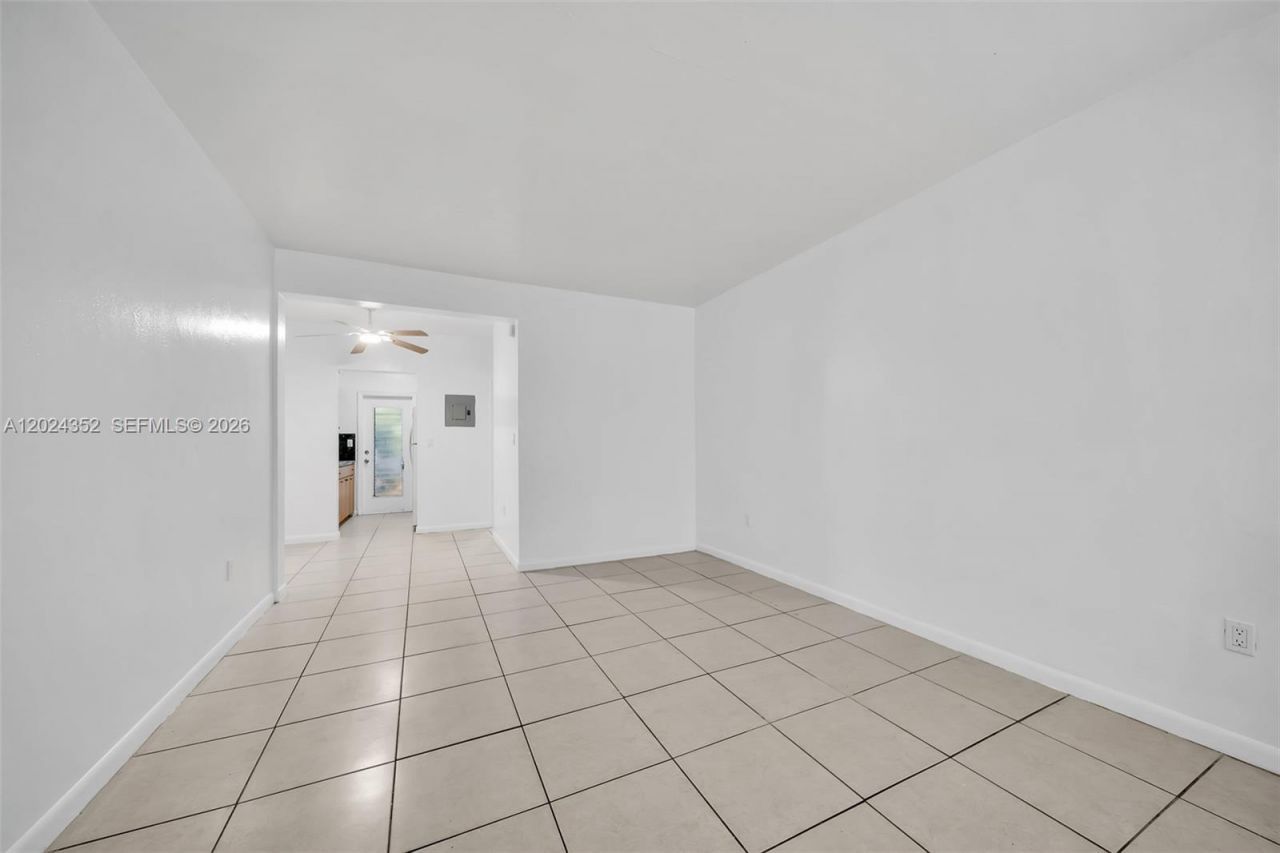 934 Meridian, Unit 7, Miami Beach, FL 33139 Photo