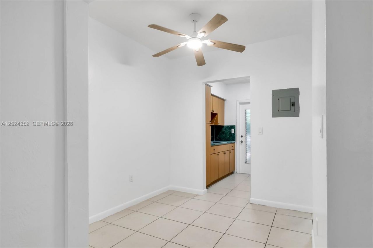 934 Meridian, Unit 7, Miami Beach, FL 33139 Photo