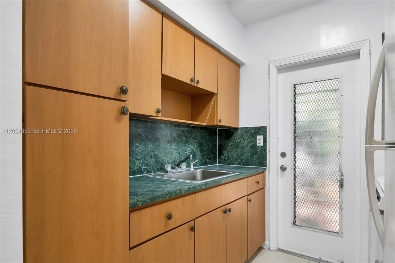 934 Meridian, Unit 7, Miami Beach, FL 33139 Photo