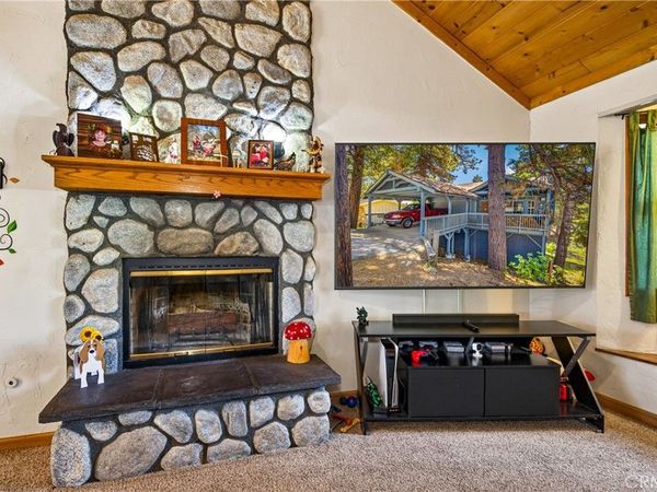 30949 Wild Oak , Running Springs, CA 92382