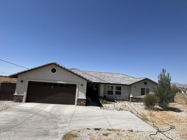 22422 Roundup Way , Apple Valley, CA 92308