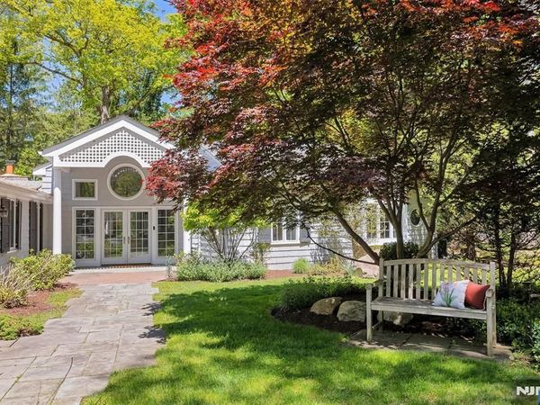 1 Hickory Lane, ROSELAND, NJ 07068