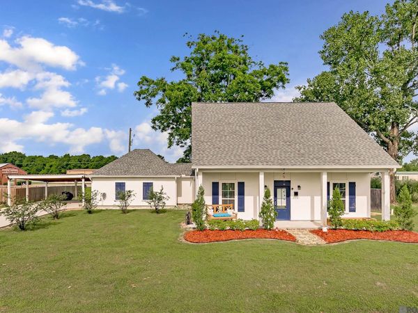 1502 Lamotte Ln, Port Allen, LA 70767