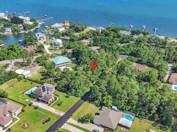 000 Dubose Rd, Gulf Breeze, FL 32563