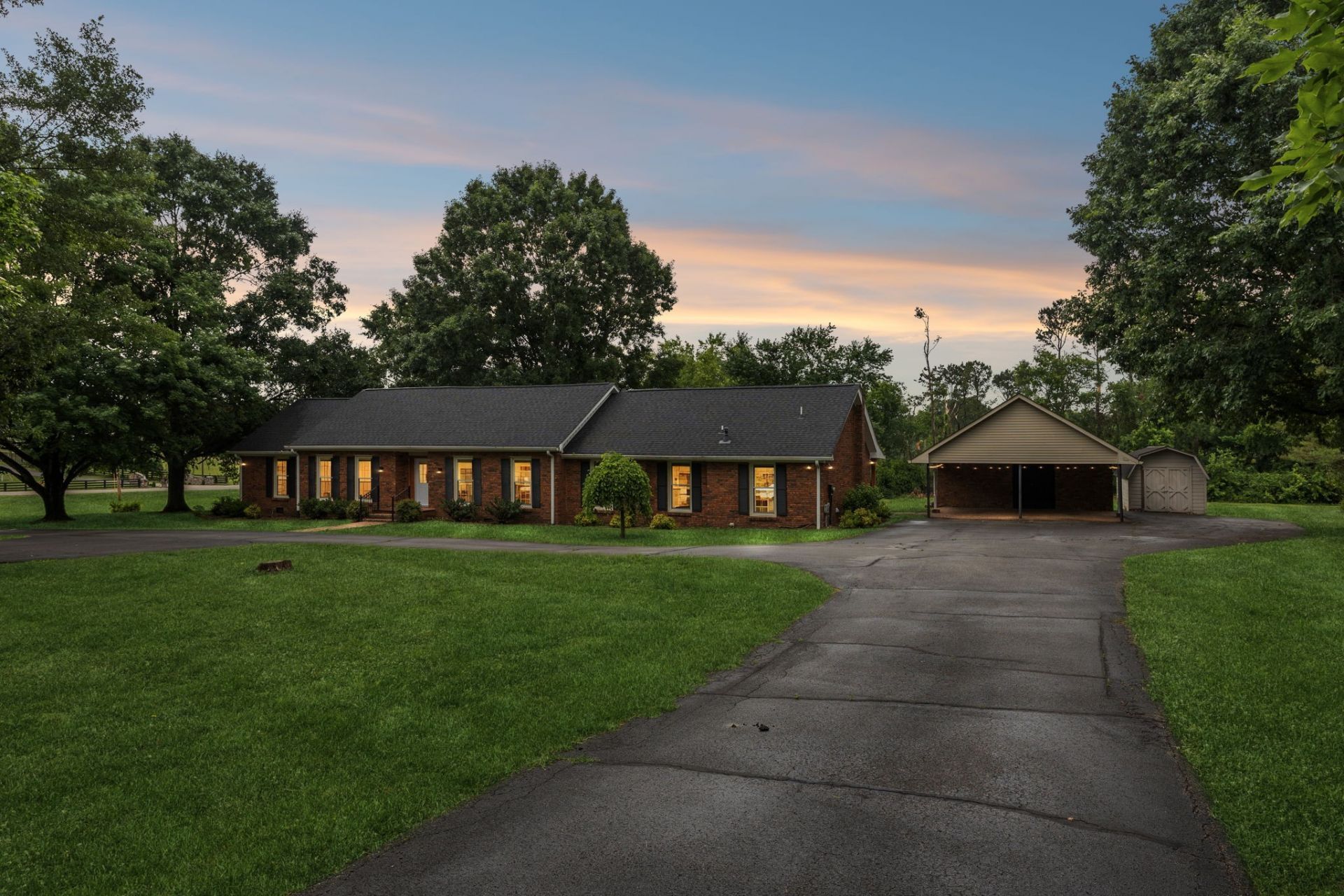 1701 Logan Dr  Columbia, TN 38401