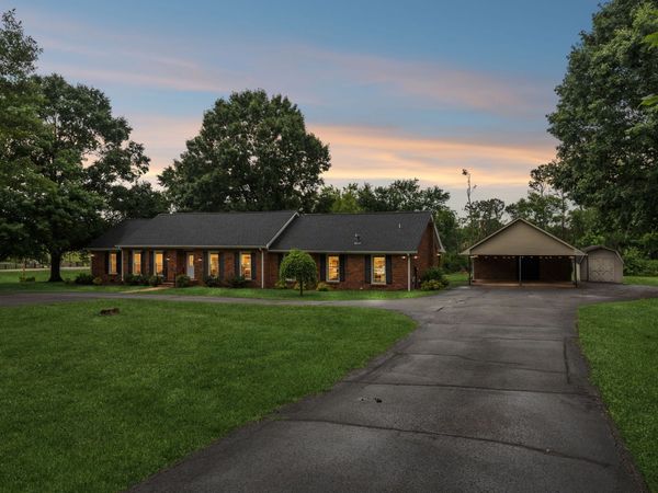 1701 Logan Dr , Columbia, TN 38401