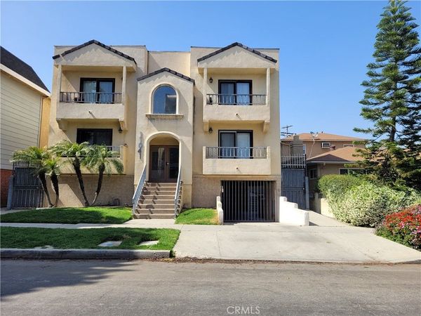 11041 La Maida , North Hollywood, CA 91601