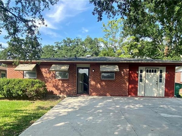 15 HELIS Drive E, Waggaman, LA 70094