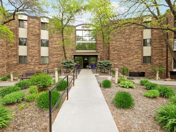 10441 Greenbrier Road , Unit 311, Minnetonka, MN 55305
