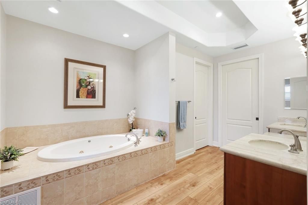 588 Avellino Isles Cir, Unit 20101, Naples, FL 34119 Photo