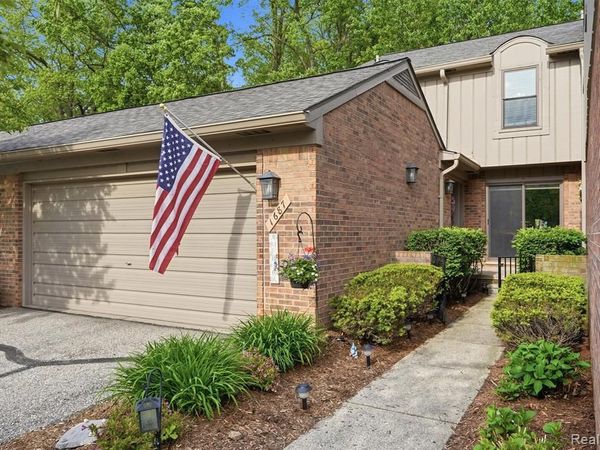 1687 Lodge Pole Lane, Rochester Hills, MI 48309