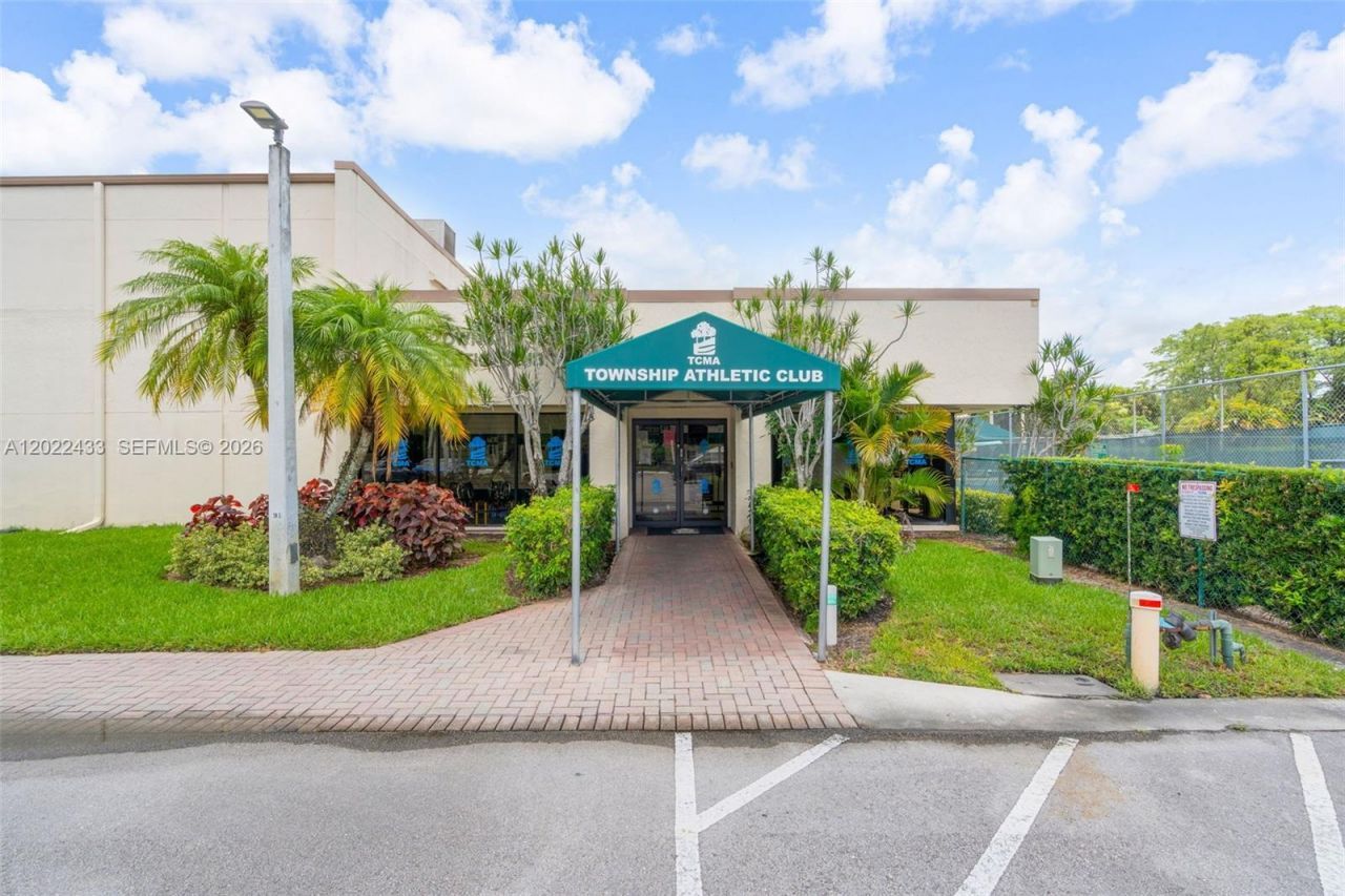 2767 Carambola Cir S, Unit 402, Coconut Creek, FL 33066 Photo