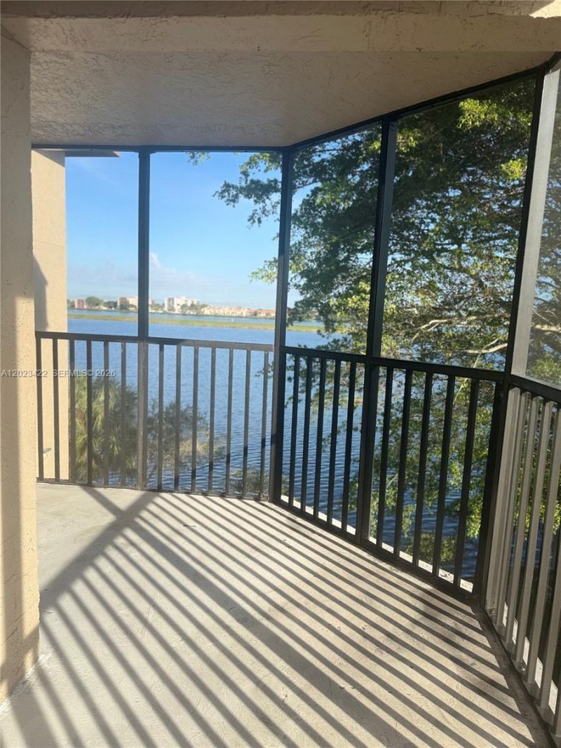 605 Ives Dairy Rd , Unit 306-7, Miami, FL 33179 Photo
