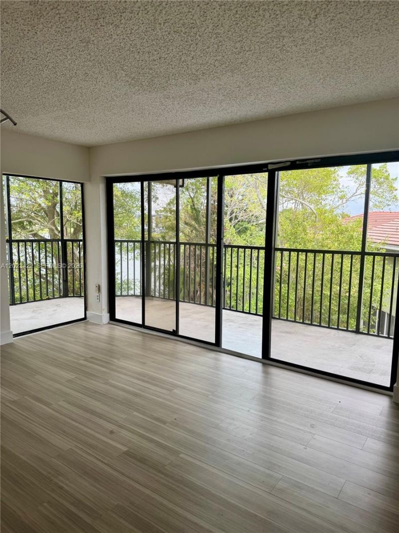 605 Ives Dairy Rd , Unit 306-7, Miami, FL 33179 Photo