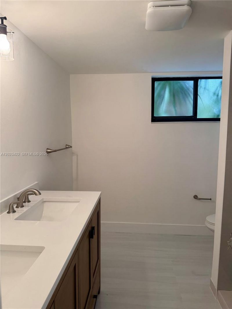 605 Ives Dairy Rd , Unit 306-7, Miami, FL 33179 Photo