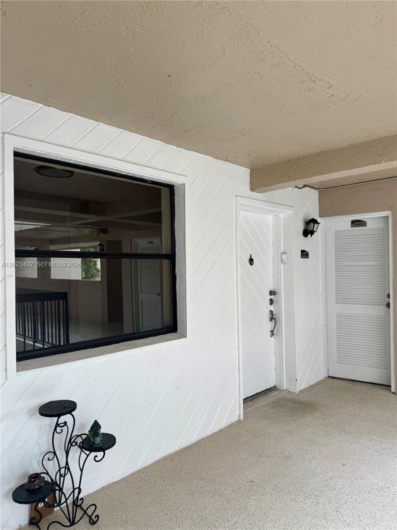 605 Ives Dairy Rd , Unit 306-7, Miami, FL 33179 Photo