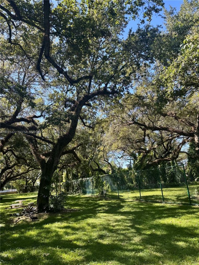 605 Ives Dairy Rd , Unit 306-7, Miami, FL 33179 Photo