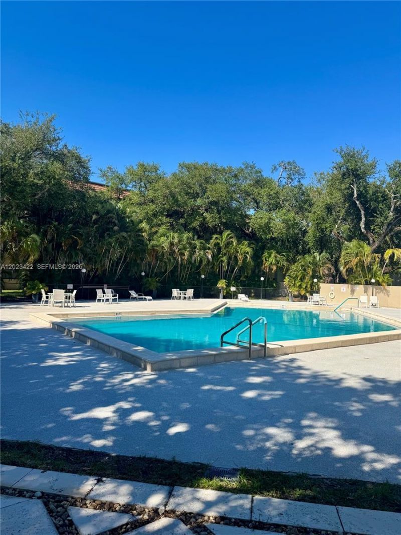 605 Ives Dairy Rd , Unit 306-7, Miami, FL 33179 Photo