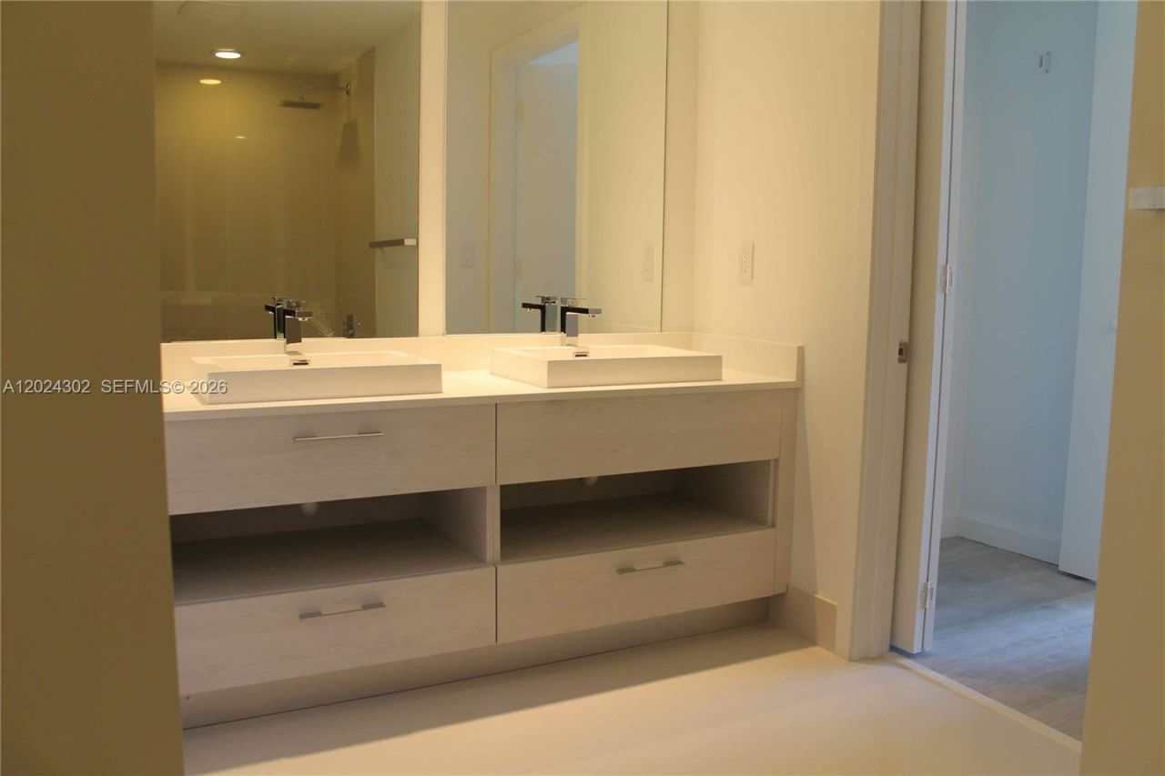 45 SW 9th St , Unit 2109, Miami, FL 33130 Photo