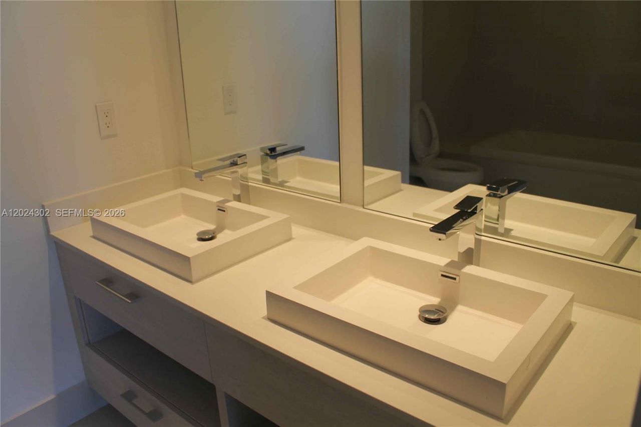 45 SW 9th St , Unit 2109, Miami, FL 33130 Photo